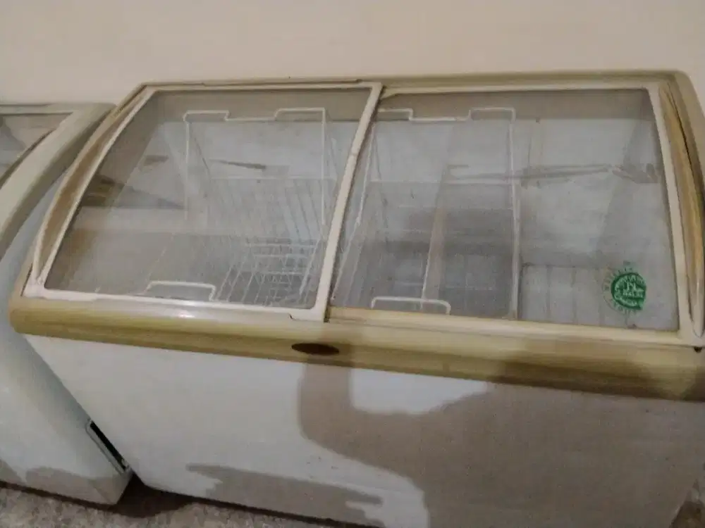 Freezer sleding kaca