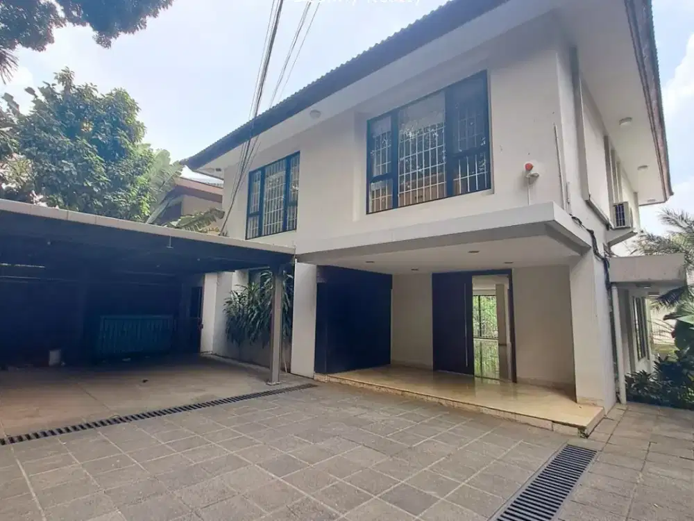 For Rent. Nice Bright House In Kebayoran Baru Area.