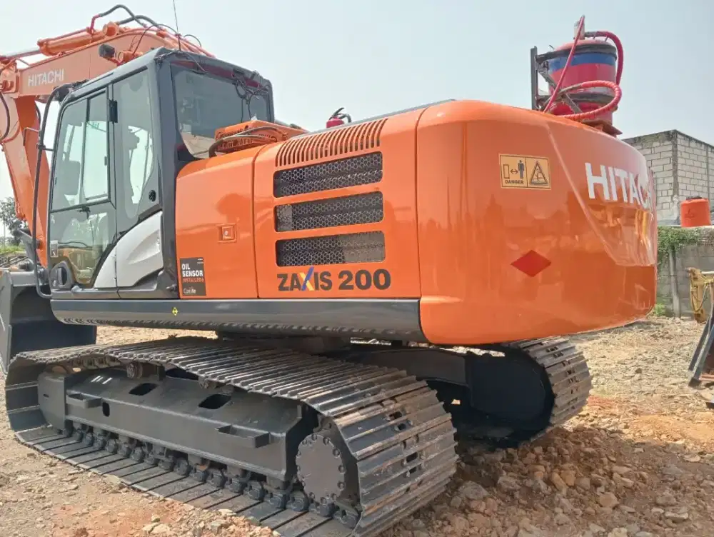 EXCAVATOR 2022 ALAT BERAT HITACHI ZX200-5G