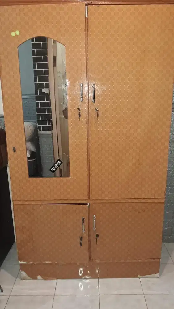 Lemari Triplek motif kayu, muat banyak