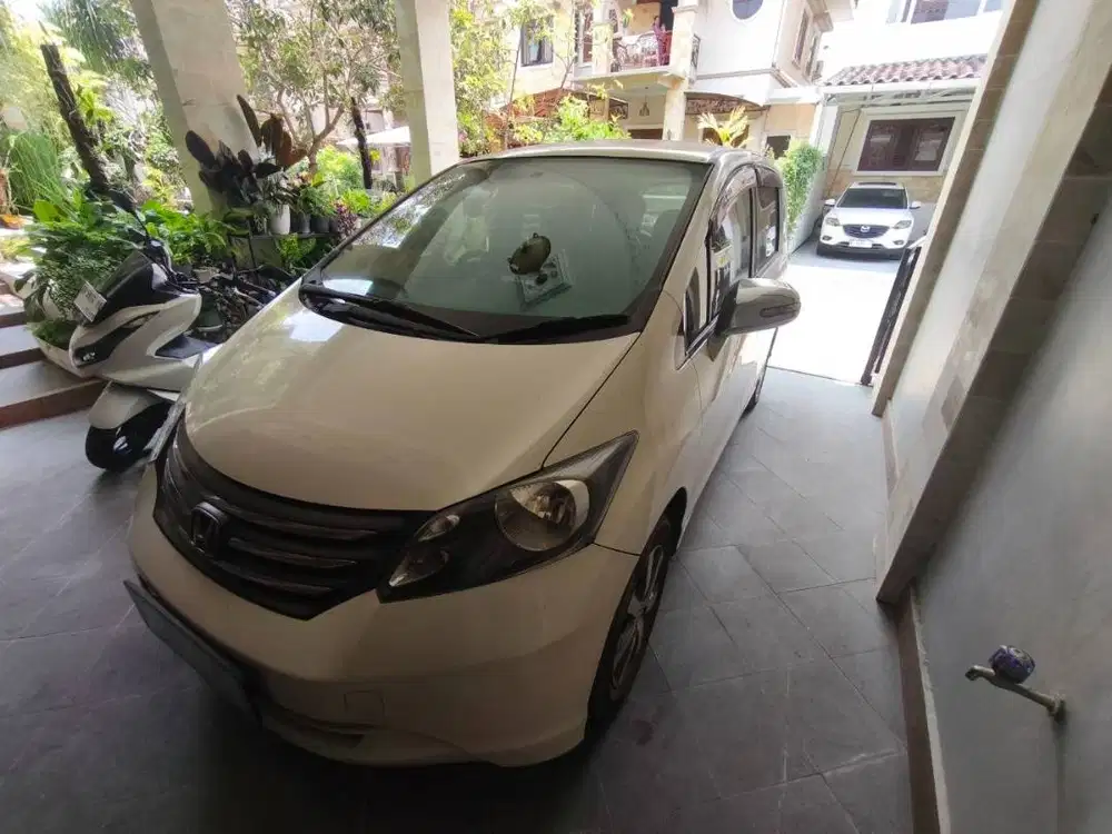 Honda Freed 1.5 PSD Matic 2012 Putih AB Sleman – Istimewa & Siap Pakai