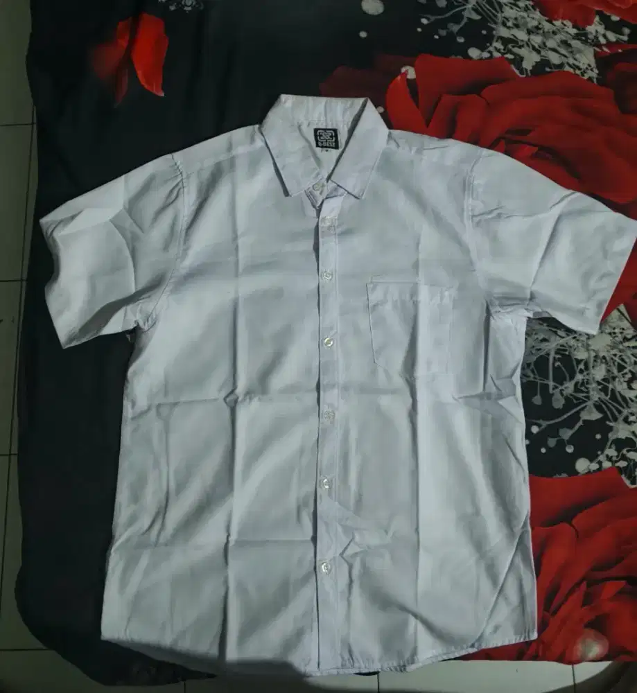Polo dan kemeja putih