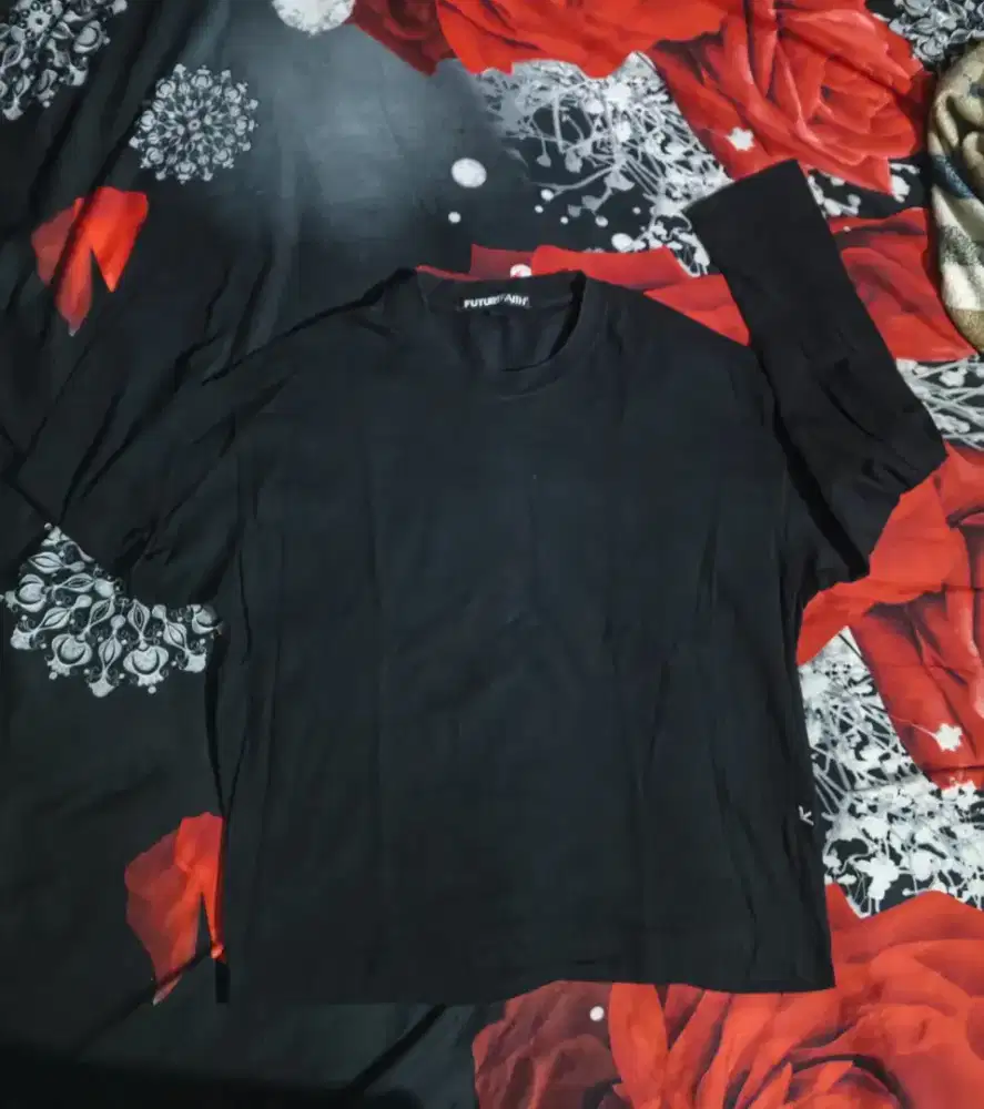 Aneka kaos lengan panjang dan pendek