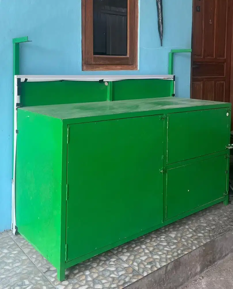 Meja/ gerobak es teh / lemari besi lepas pasang