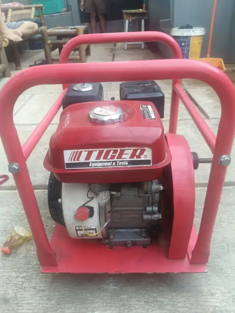 Mesin Vibrator Beton Merek Tiger GT200 G.5