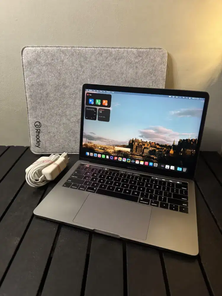 Macbook Pro 2019 16/256 TouchBar Four Thunderbolt 13 Inch Space Grey