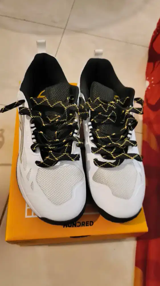 DIJUAL SEPATU BADMINTON HUNDRED BEAST X WHITE BLACK
