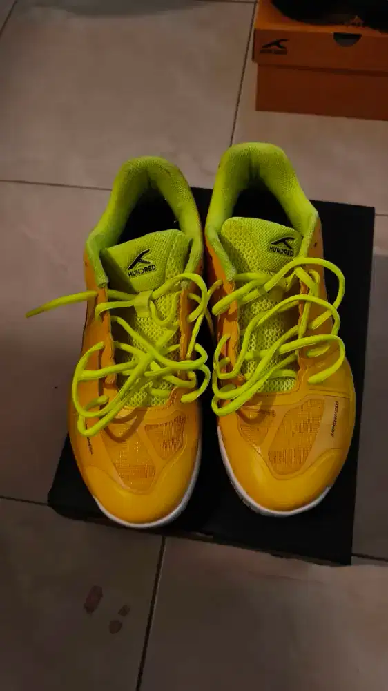 DIJUAL SEPATU BADMINTON HUNDRED PHENOM WARNA YELLOW LIME