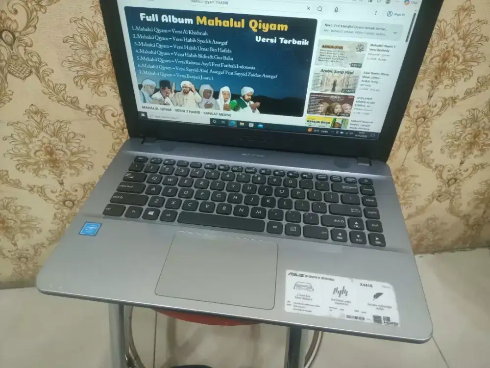 Lactop asus X441s ram 2 HDD 500 mlus normal semua nya unit charger