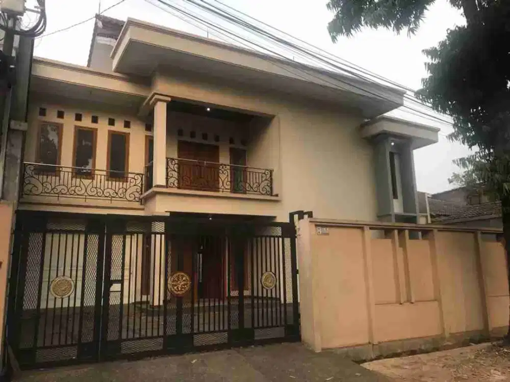 DIJUAL RUMAH MEWAH 2 LANTAI DI PESANGGRAHAN JAKARTA SELATAN