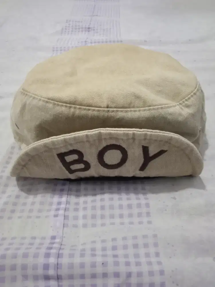 Topi sepeda visor pendek