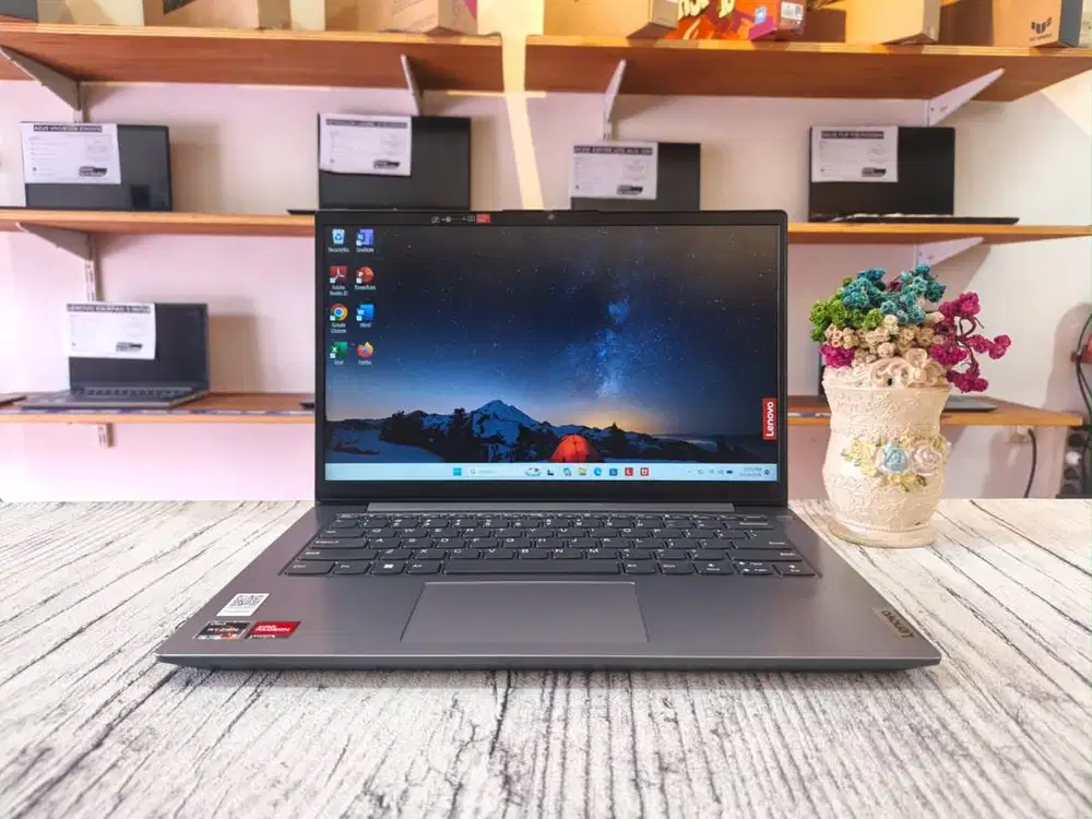 Laptop LENOVO V14 G4 AMN AMD Ryzen 3-7320U Ram 8GB