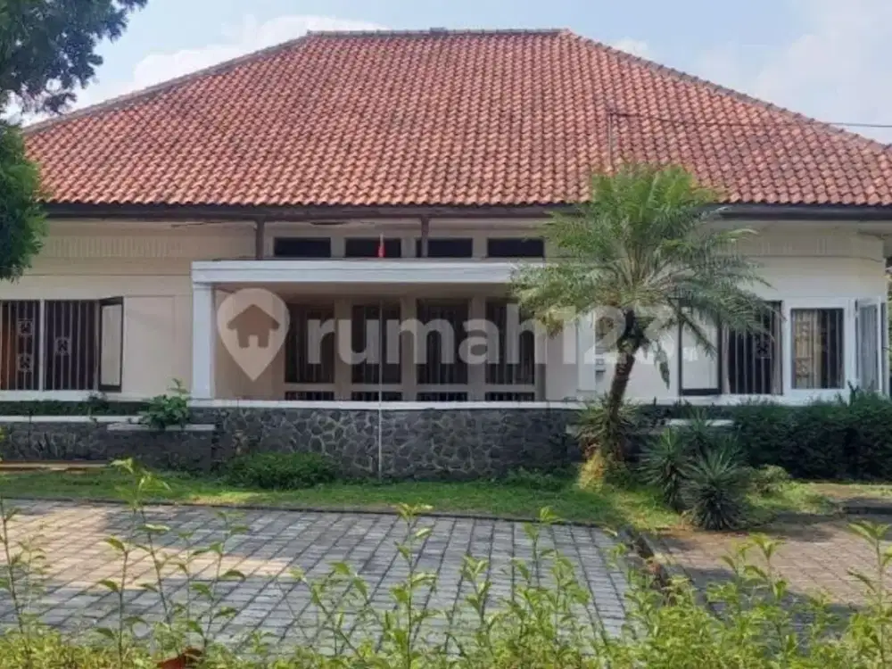 Rumah Area Komersial Mainroad Riau Bandung Cocok untuk Usaha