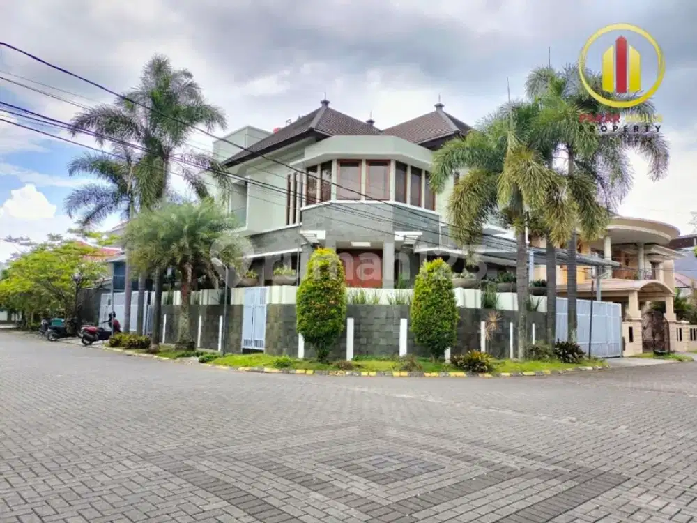 Rumah hook mewah batununggal indah depan taman