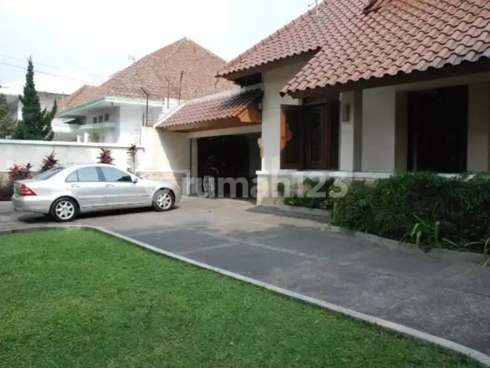 Rumah Bagus Menarik Lokasi Terbaik Sayap Riau Bandung