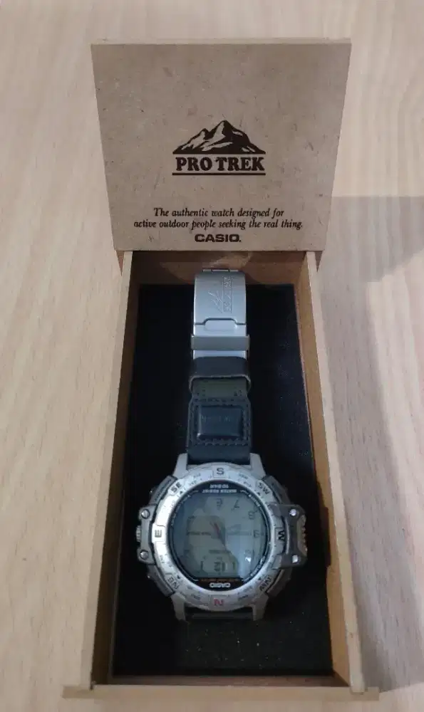 Jam tangan PRO TREK