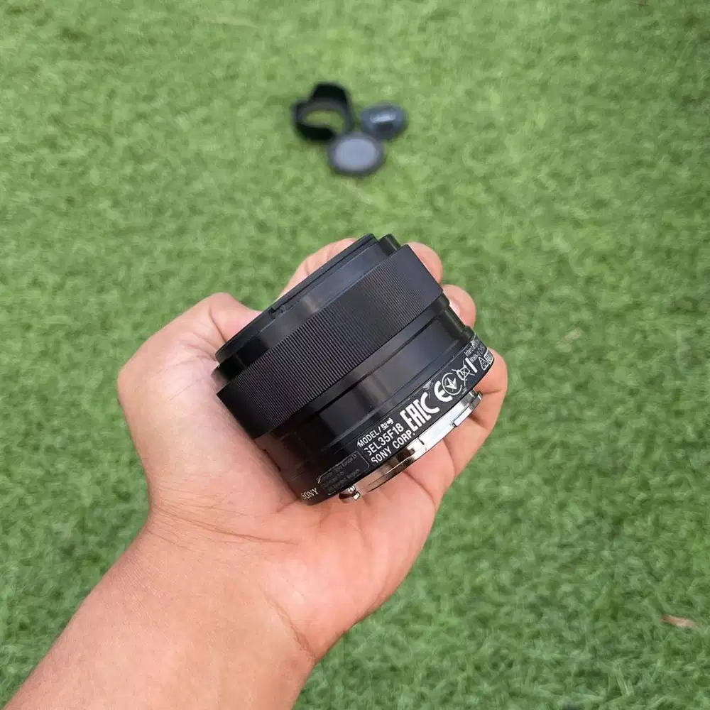 Lensa Sony E 35mm f1.8 Oss No Dus Box Like New