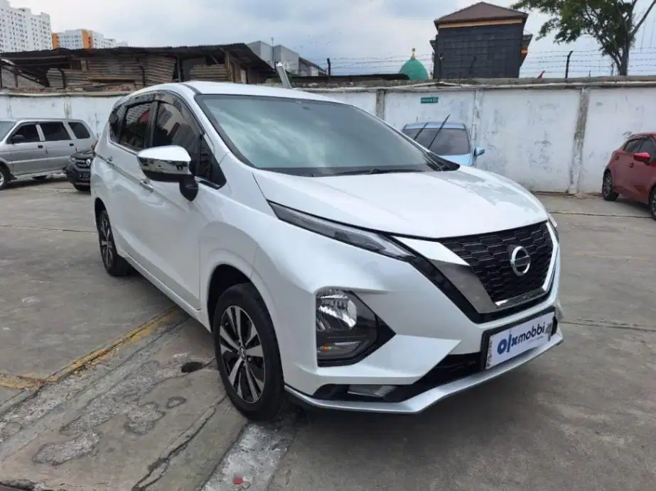 DP MURAH Nissan Livina 1.5 VL Bensin-AT 2019 Putih CBIGB
