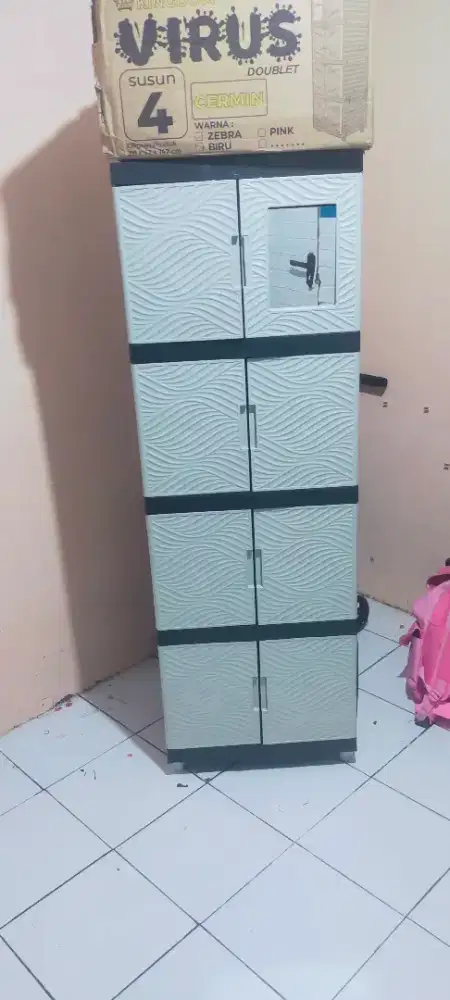Lemari Plastik virus zebra 4 susun + kaca