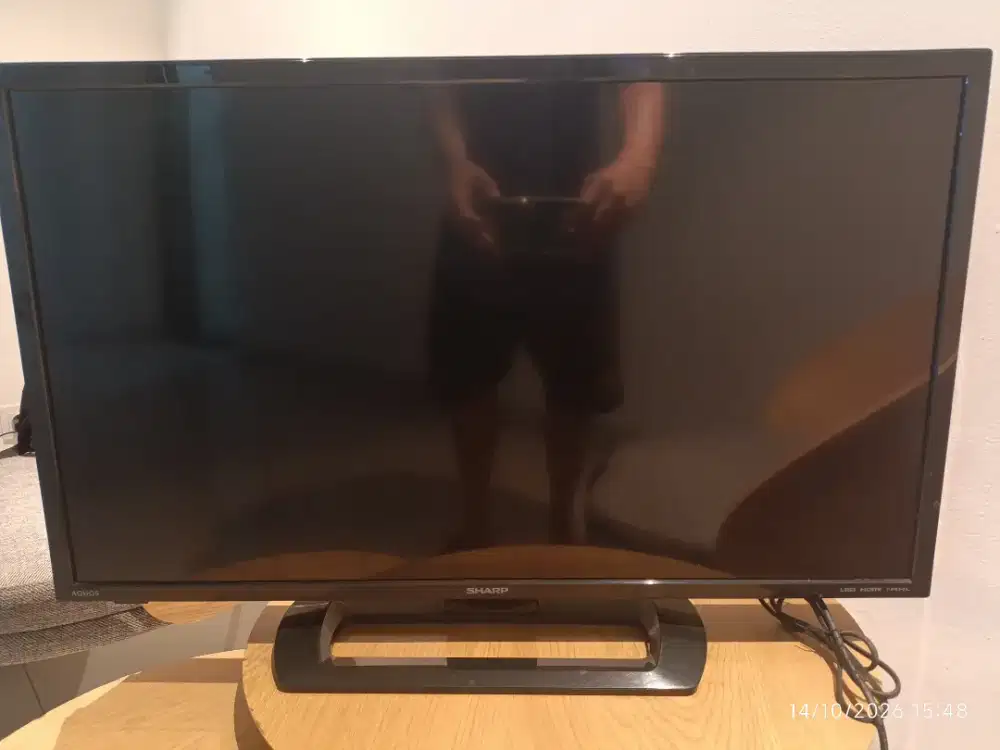 TV LED 32 Sharp kondisi mati