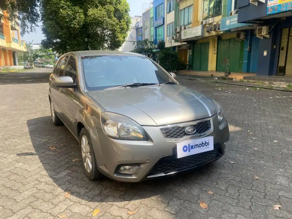 DP MURAH Kia Rio 1.4 SE Bensin-AT 2012 Abu-Abu CSXAB