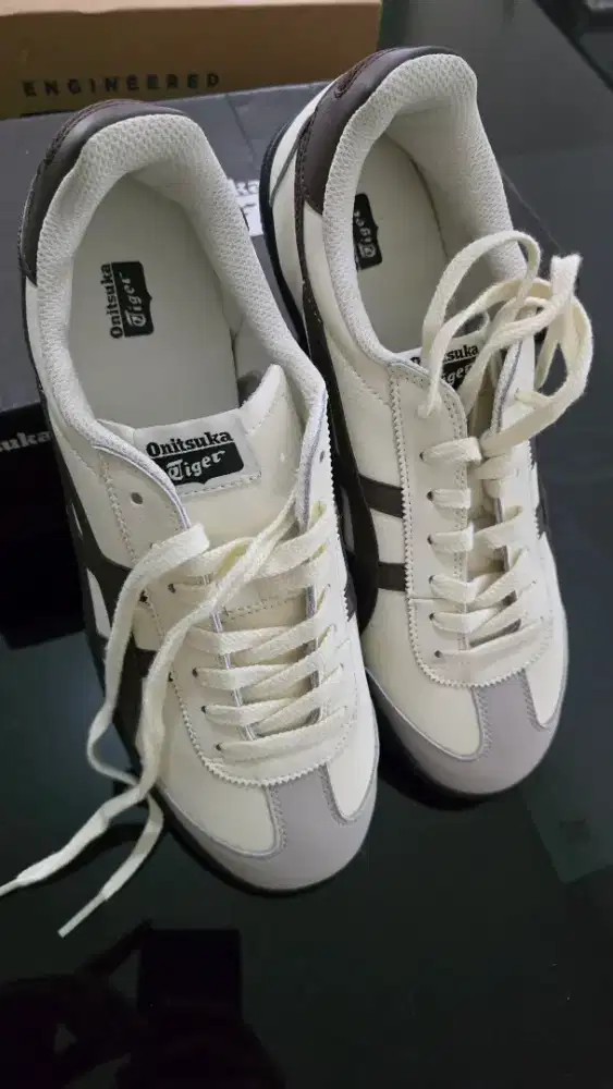 Dijual barang pribadi blm pernah pakai. Onitsuka size 44