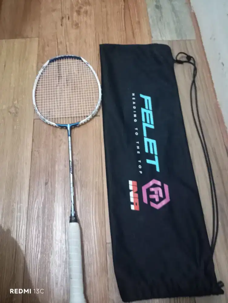 Raket badminton Felet