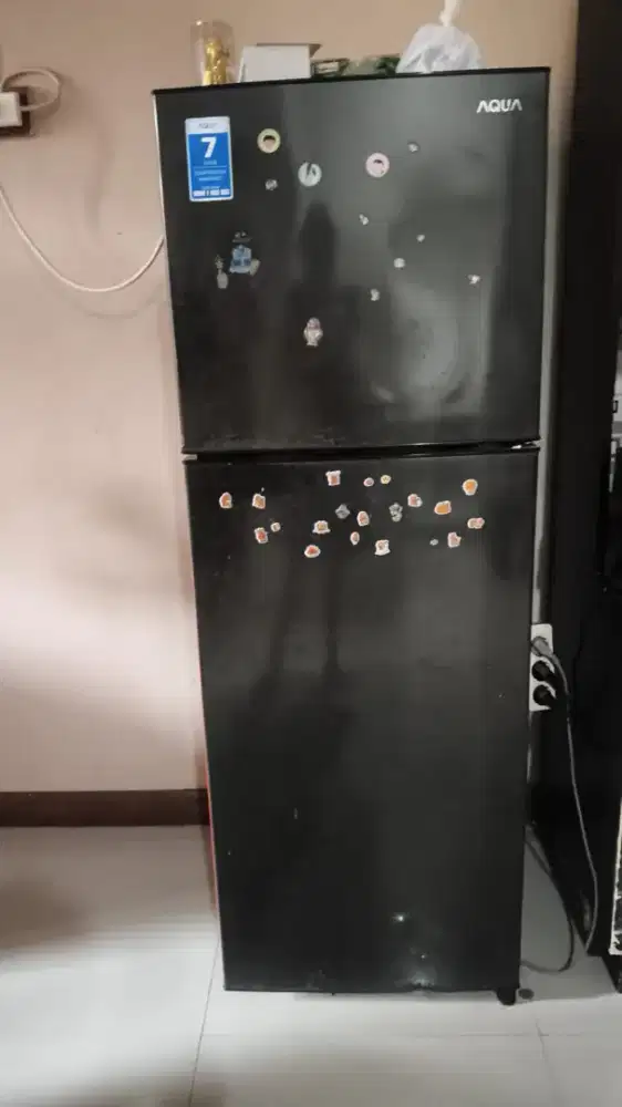 Kulkas 2 pintu AQUA GRATIS ANTAR