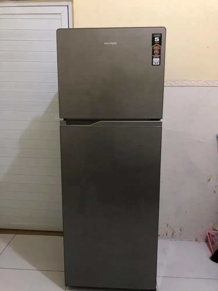 Kulkas polytron dua pintu