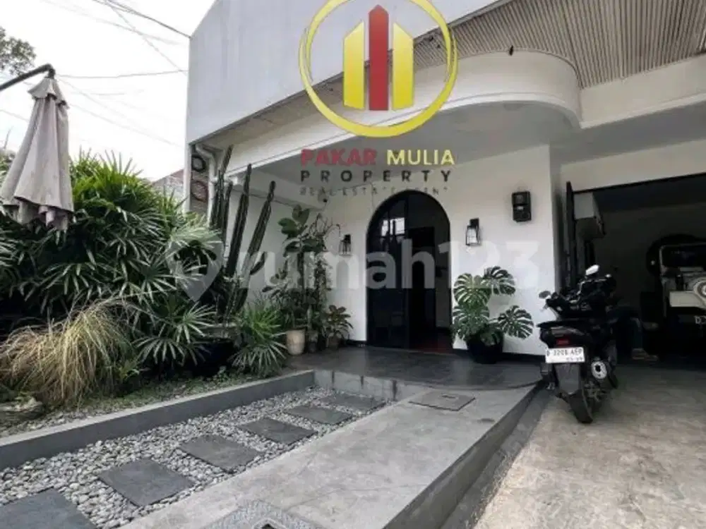 Rumah Modern di Kawasan Komersil Sayap Riau Bandung