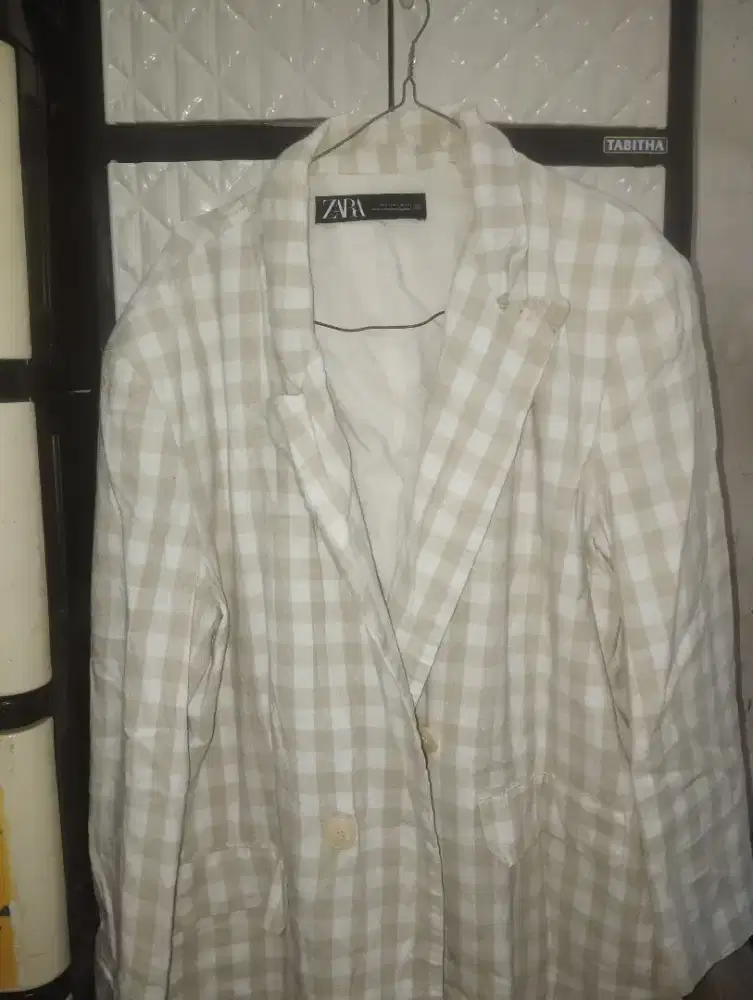 Blazer wanita merk Zara