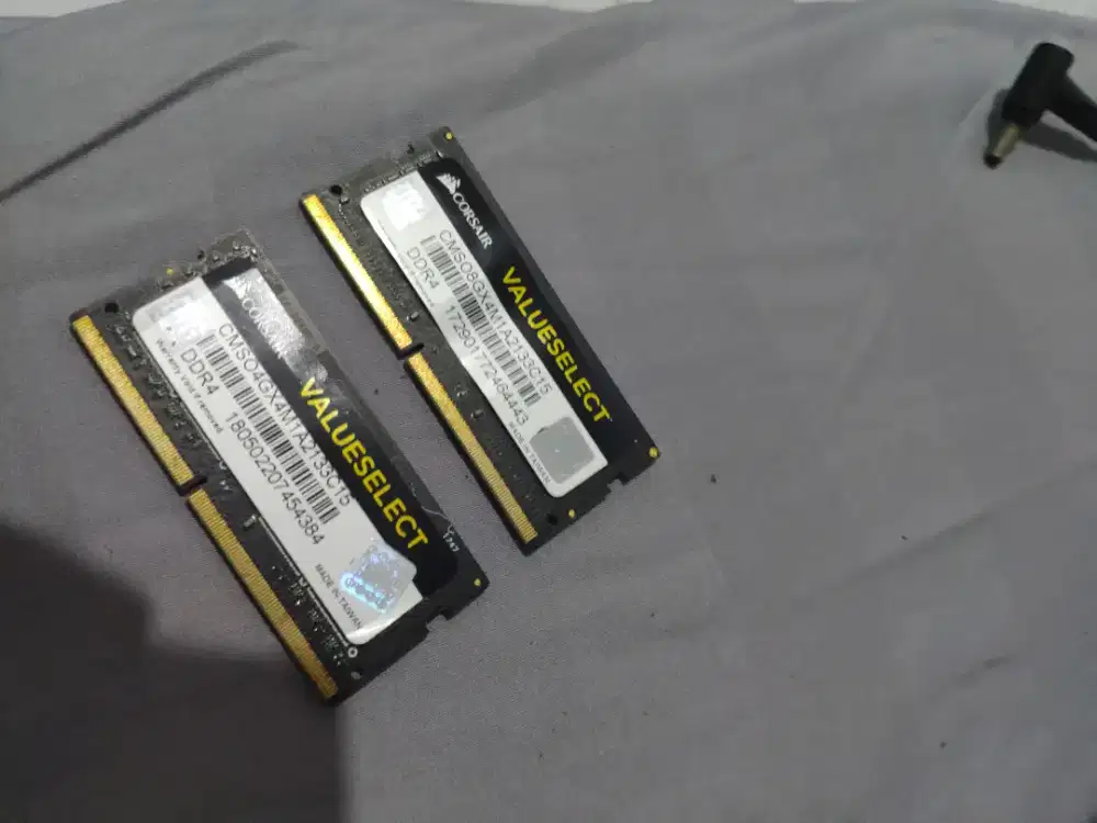 RAM DDR4 - Corsair 8GB dan 4GB