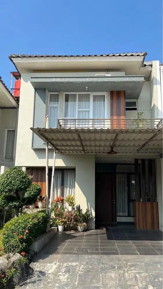 Turun Harga !Dijual Rumah Cantik dan Terawat di Legenda Wisata Cibubur