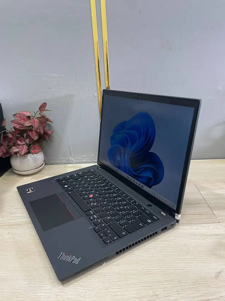 Lenovo T14 Ryzen 5 6650U ram 16gb NVME 256 gaming VGA AMD 8GB TH2023