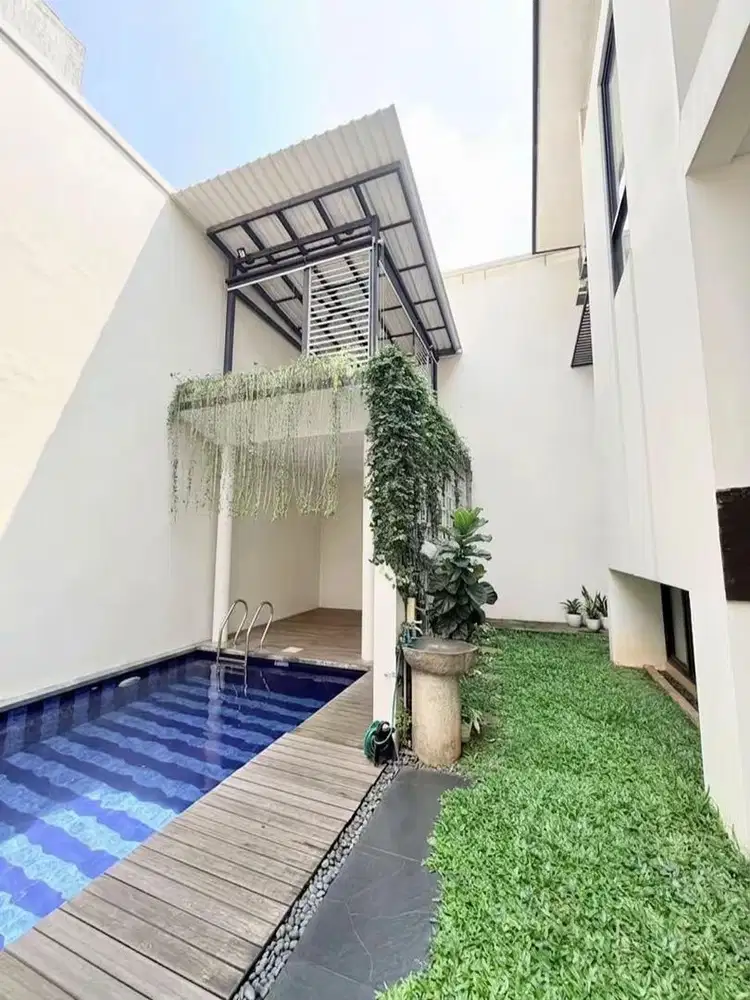 Dijual Rumah Mewah Ada Kolam Renang Pribadi di Kota Wisata Cibubur