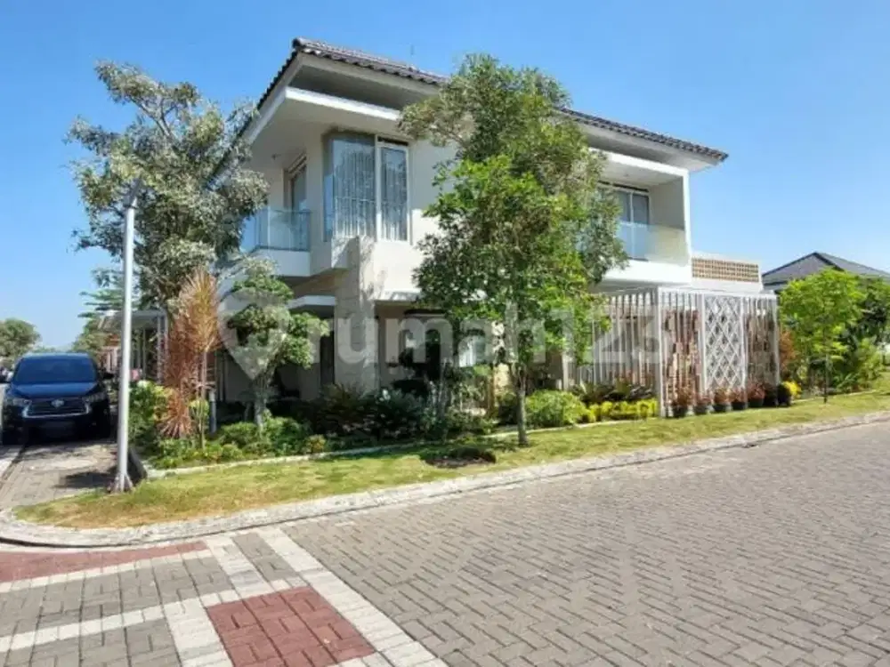 Rumah hoek asri terawat siap huni di Kota Baru Parahyangan