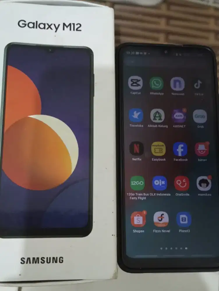 Handphone Samsung M12