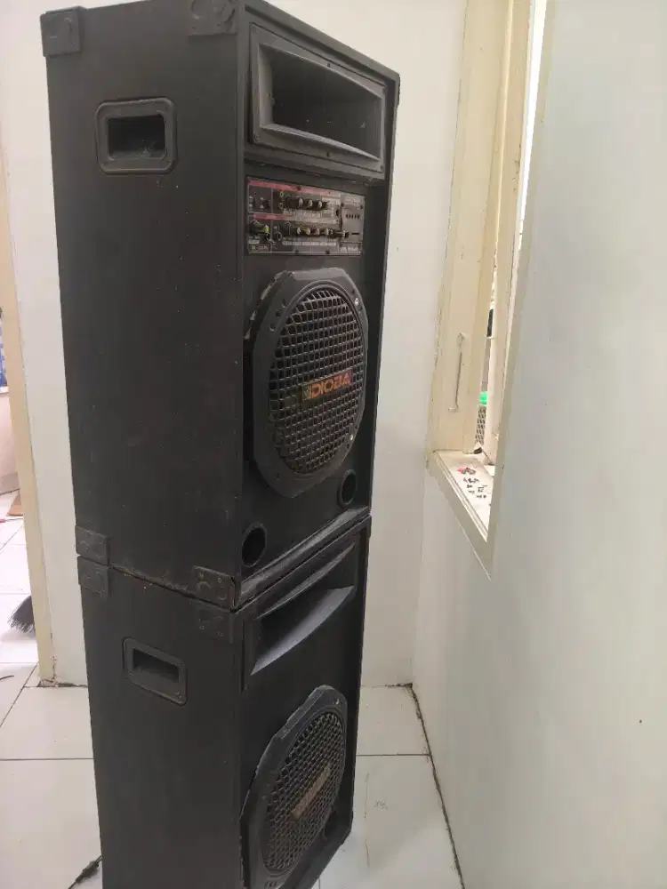 Speaker aktif dan amplifier sepaket