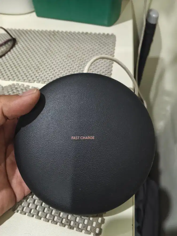 Charger Wireless Berfungsi Baik merek SAMSUNG EP-PG950