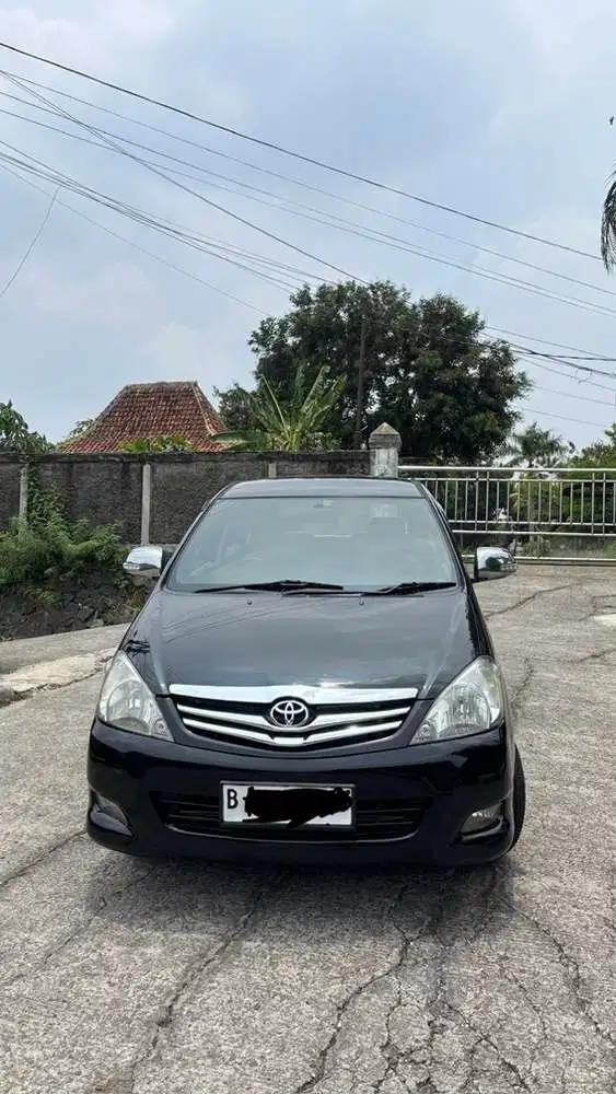 Toyota Kijang Innova 2010 Bensin