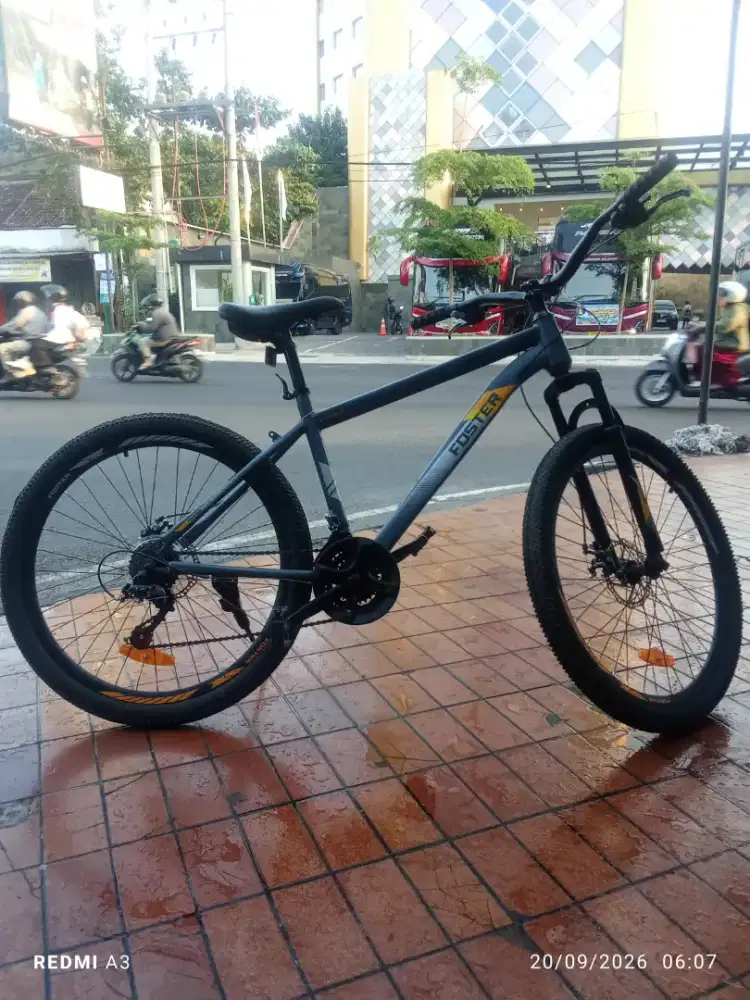 Jual 2 Sepeda gunung kondisi seperti baru