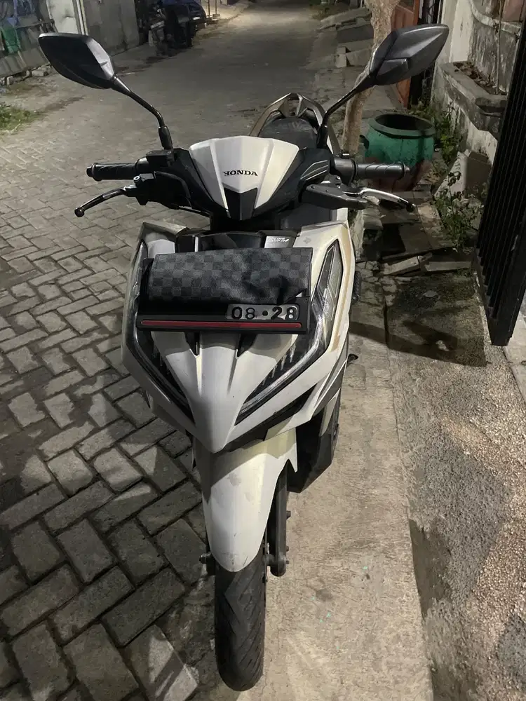 Dijual cepat vario 125 putih