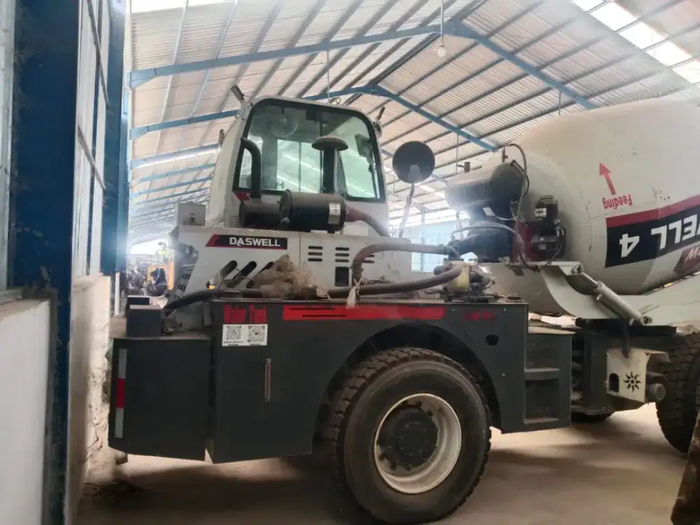 Self loding concrete mixer