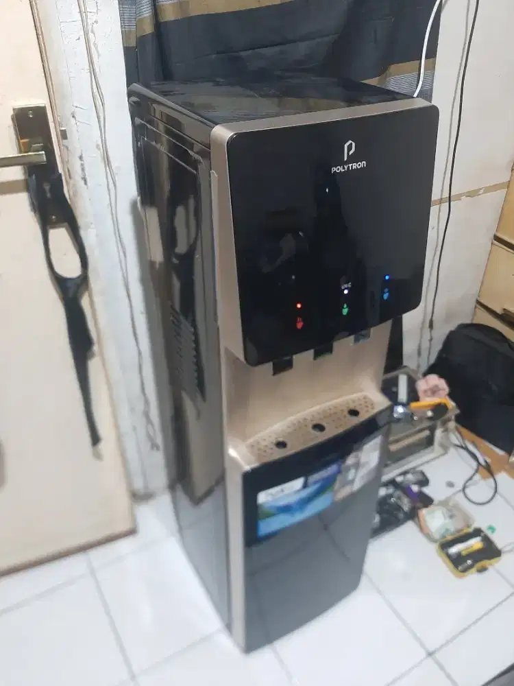 Dispenser air galon bawah polytron pwc 778xuv