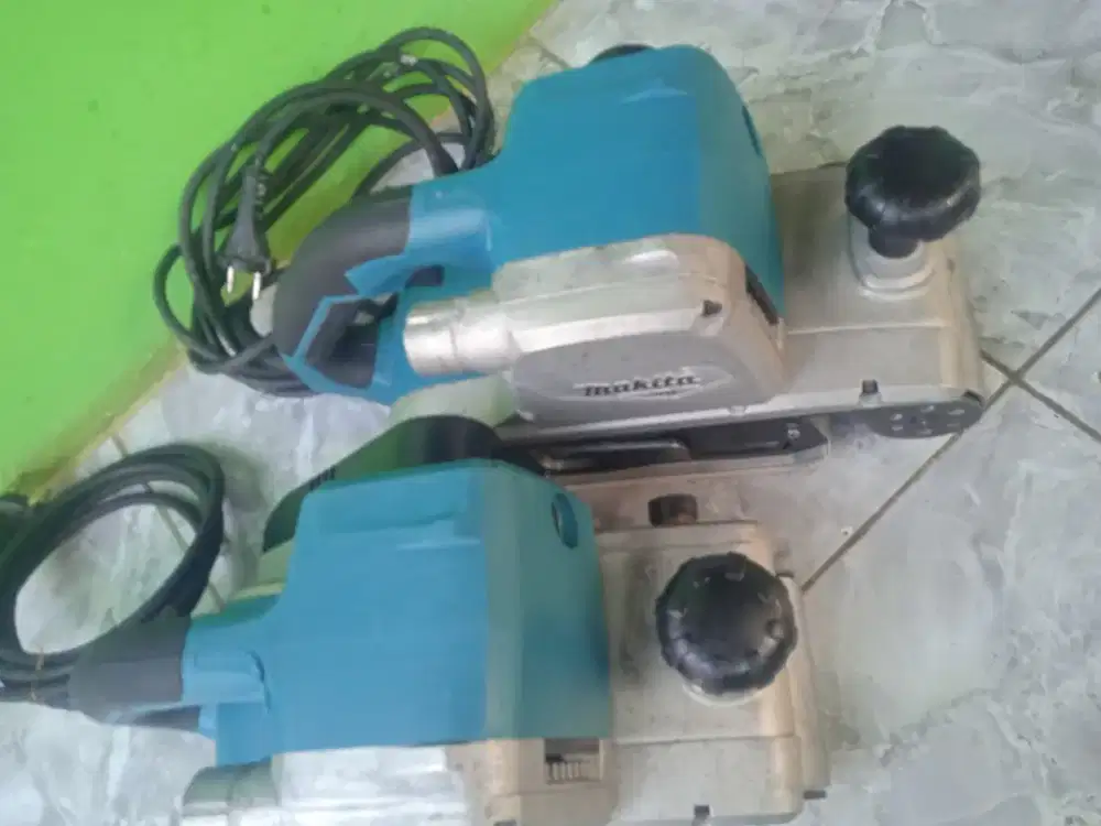 Belt sander/ mesin amplas roll makita m9400