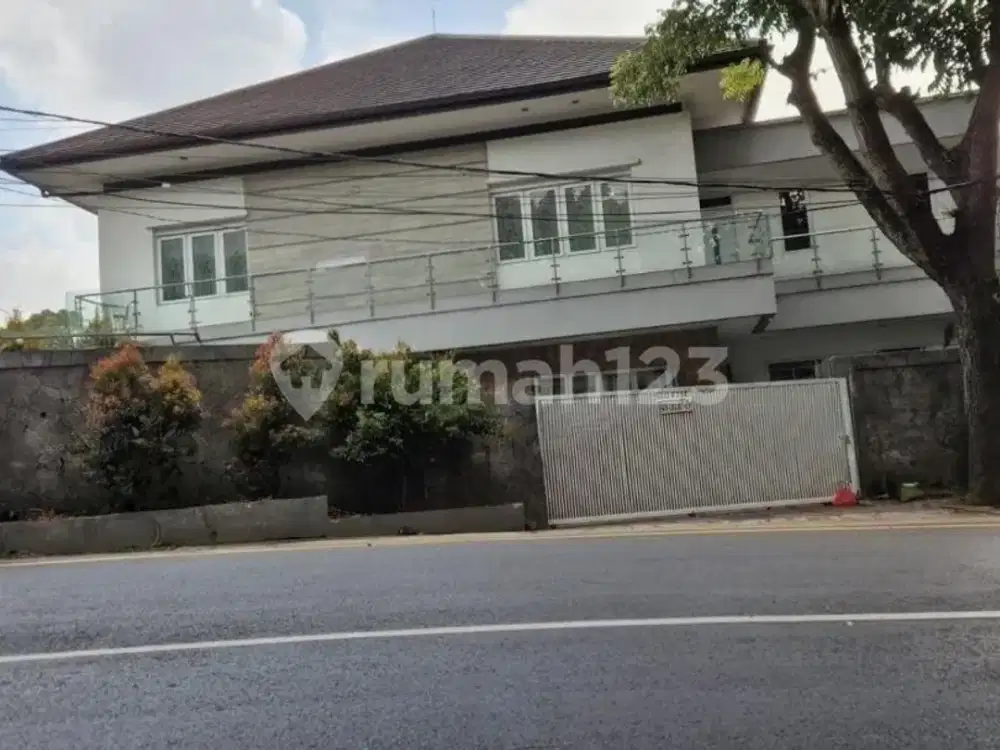 Dijual Rumah Mewah Jalan Raya Lembang Ada Kolam Renang