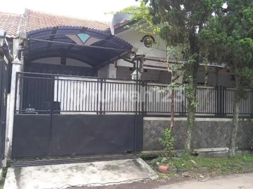 Dijual Rumah dengan Luasan Besar di Taman Kopo Indah 2