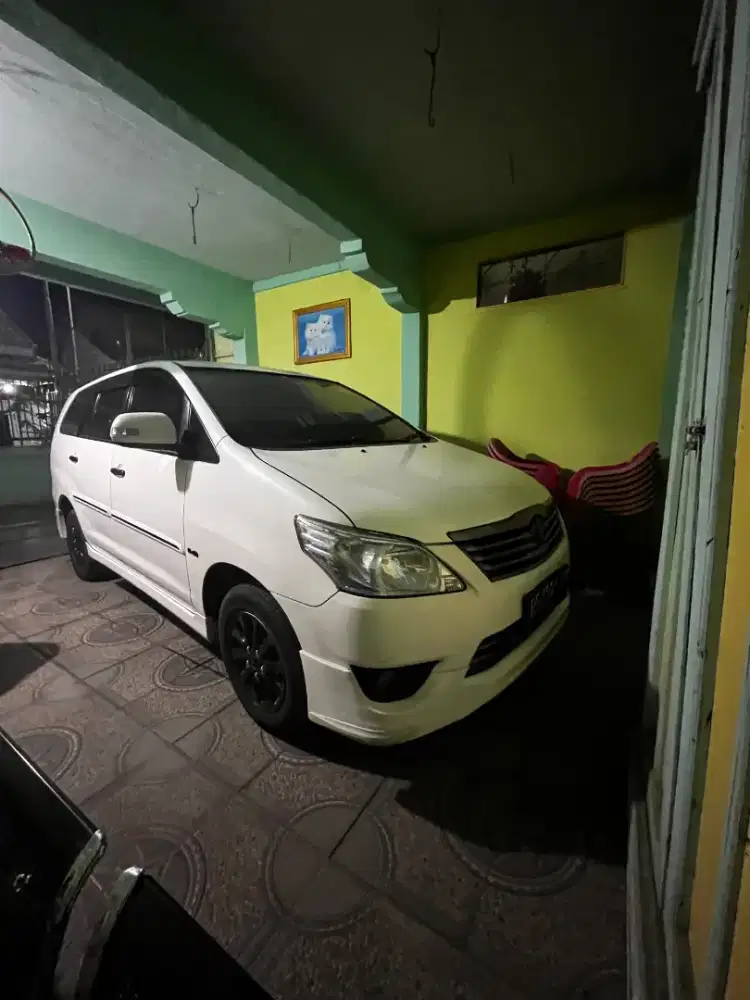 Jual innova v luxury 2012