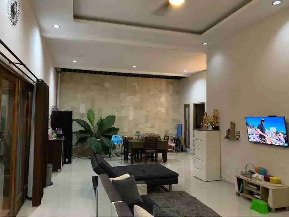 Rumah Semi Villa 202M2 Ada Kolam Ikan Nuansa Kori Ubung Dkt Taman Rama