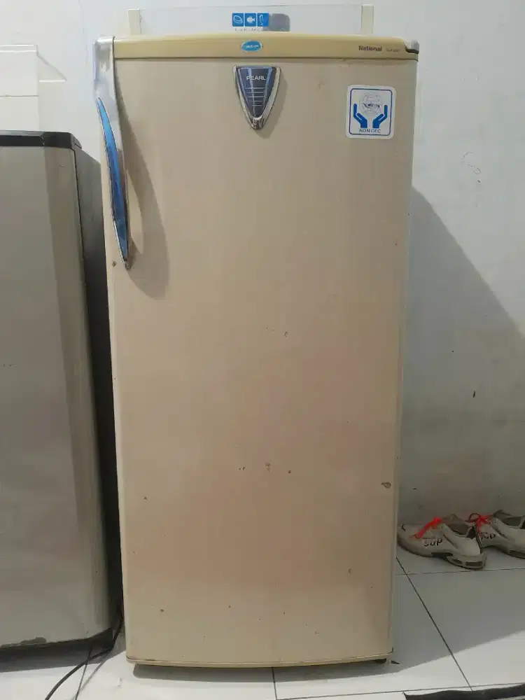 Kulkas 1 Pintu merek National . Second . Normal . Bergaransi